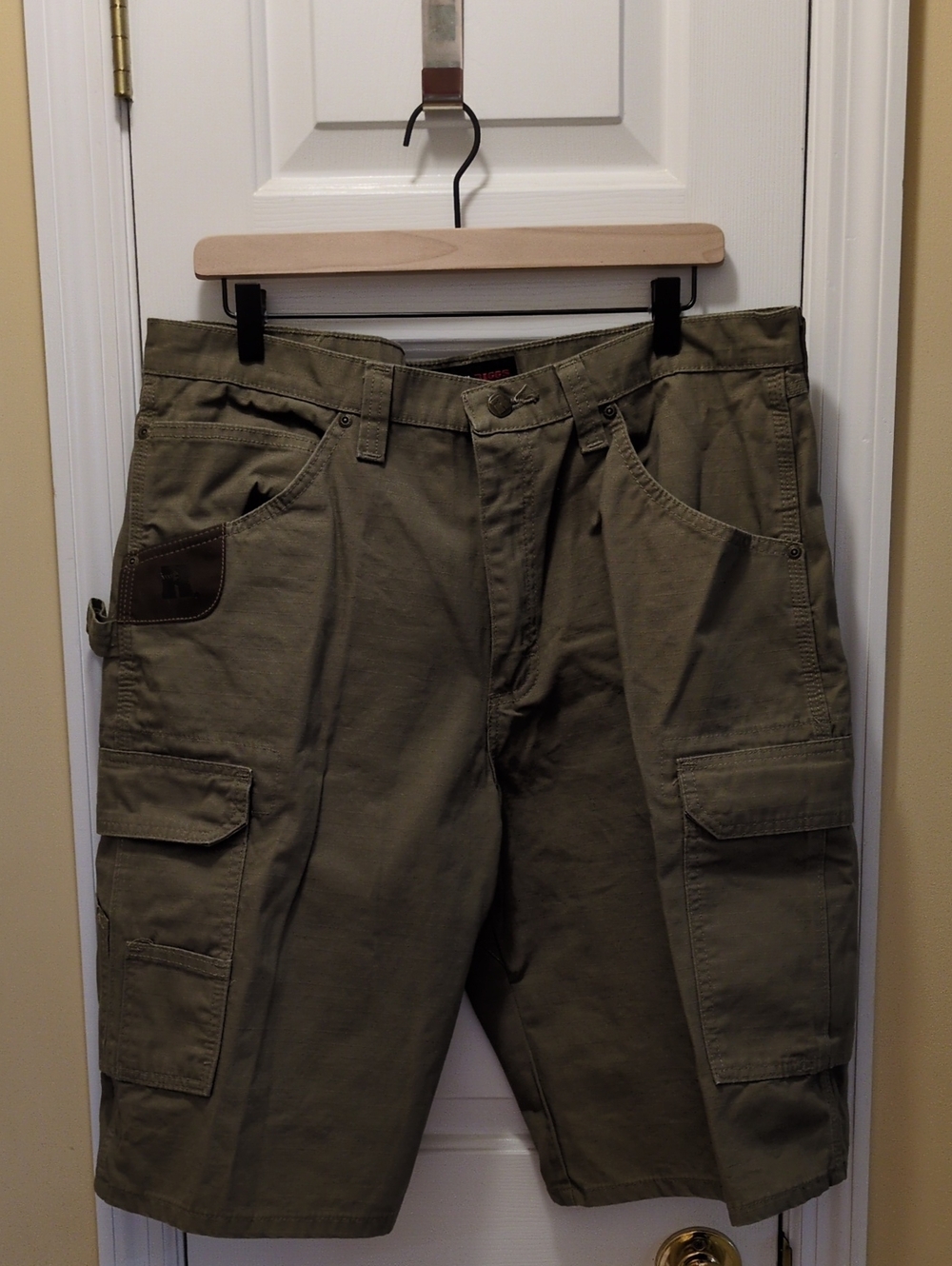Wrangler Olive Green Cargo Shorts - Utility Pockets